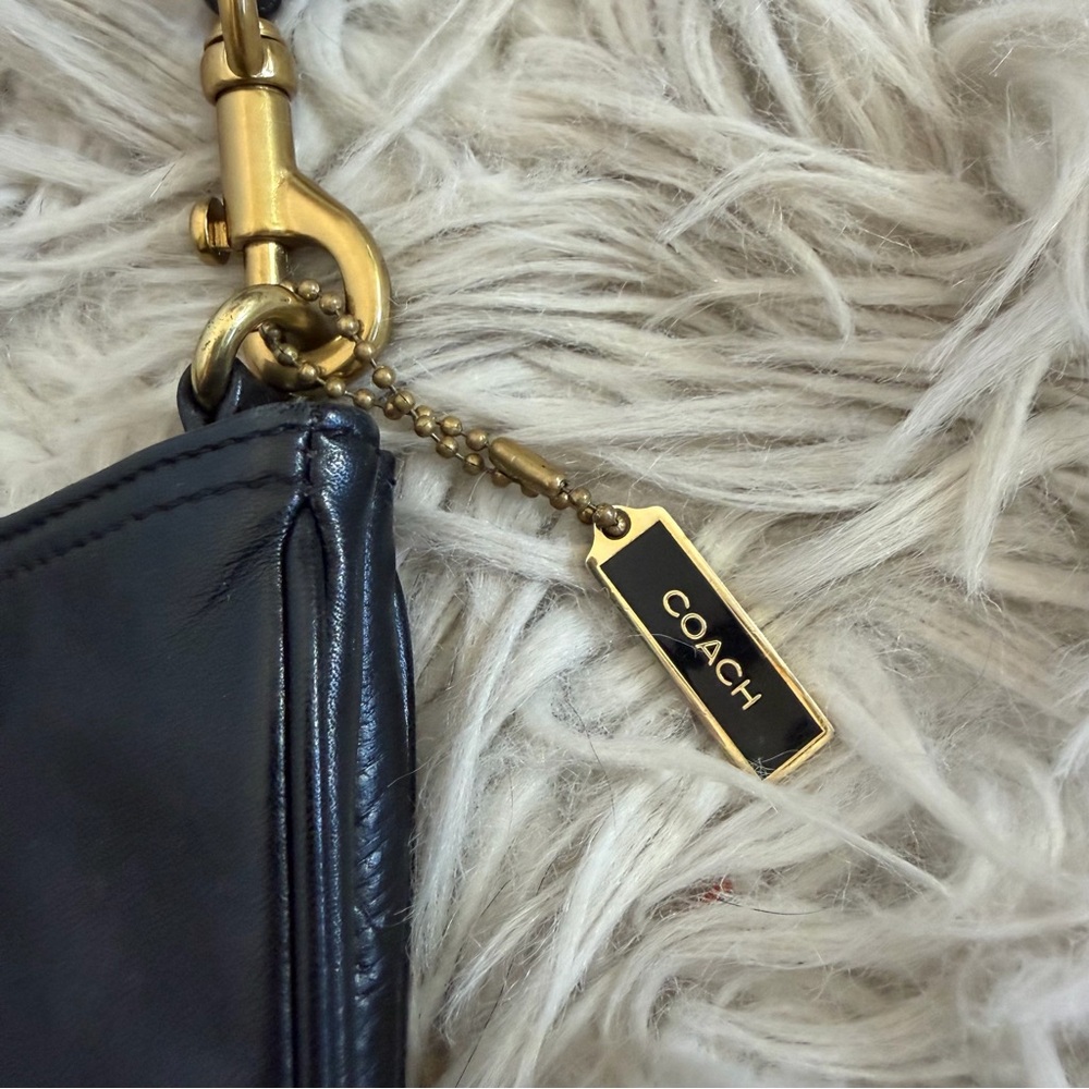 Authentic Vintage Coach Black Leather Shoulder Bag 8165 - Picture 2 of 8